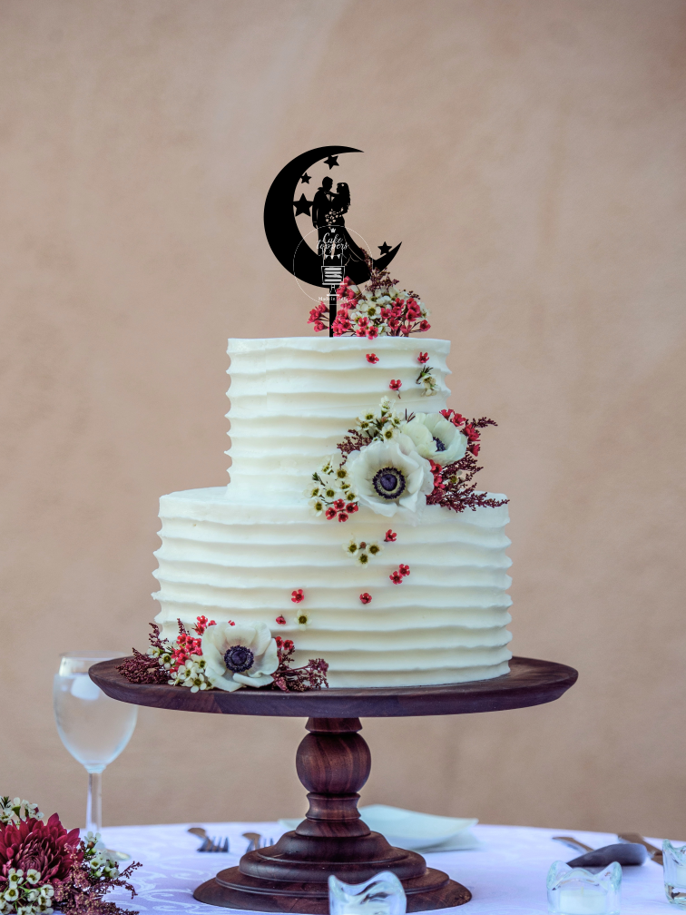 Couple on Moon Cake Topper