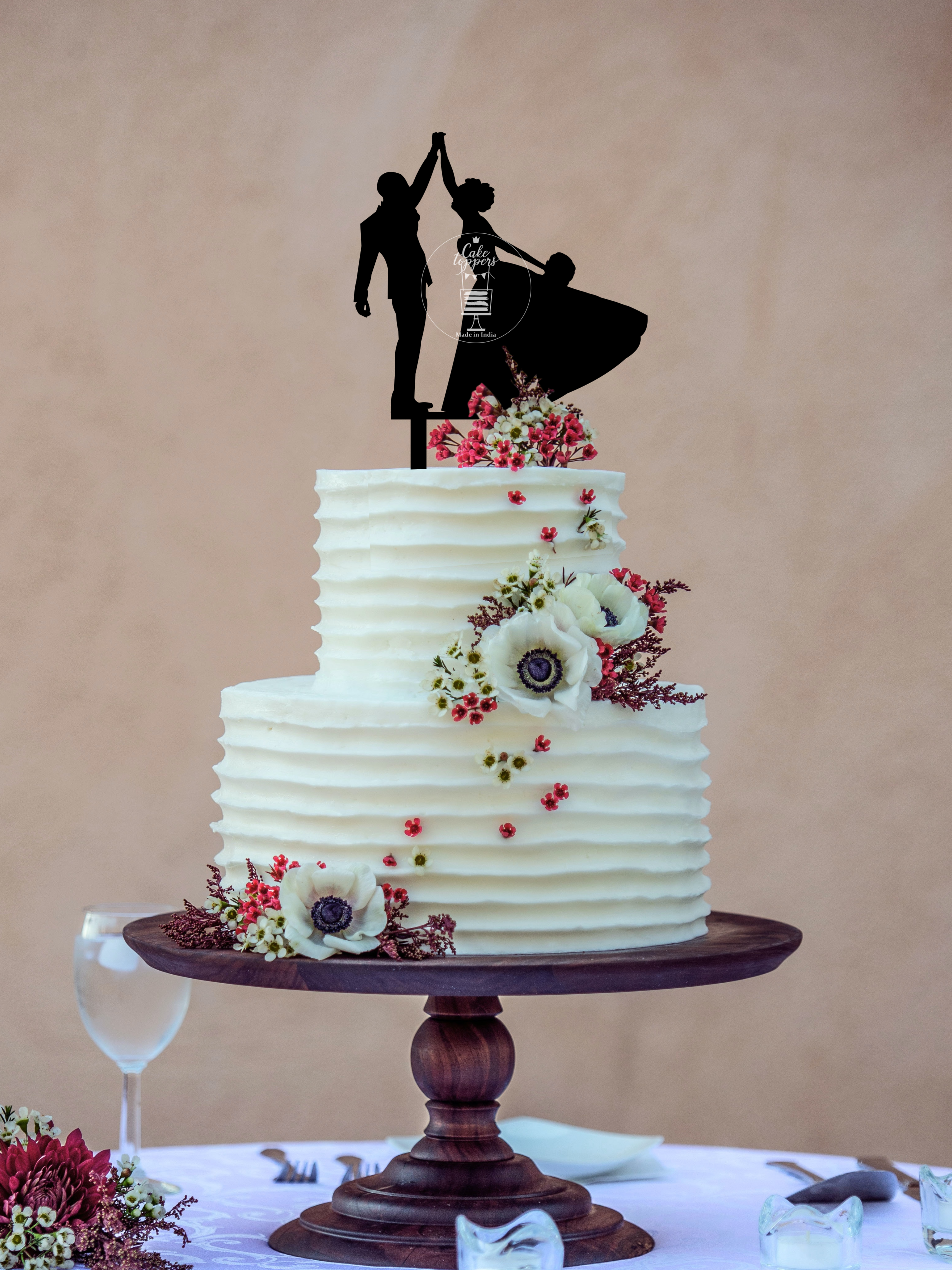 10+ Bride And Groom Cake Topper Sad Stock Photos, Pictures & Royalty-Free  Images - iStock